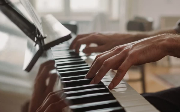 10 najlepszych aplikacji do nauki gry na pianinie