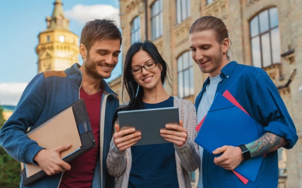 Dlaczego informatyka przyciąga tak wielu kandydatów? Sprawdź, czy to studia dla Ciebie!